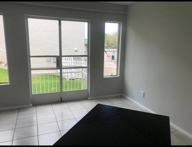2 BEDROOM PROPERTY TO RENT IN ROODEKRANS